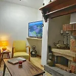 度假居 Les Glycines - Maison Familiale Avec Jardin, Entre Nature Et Confort Jou-sous-Monjou