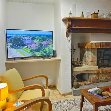 Les Glycines - Maison Familiale Avec Jardin, Entre Nature Et Confort Semesterbostad Jou-sous-Monjou