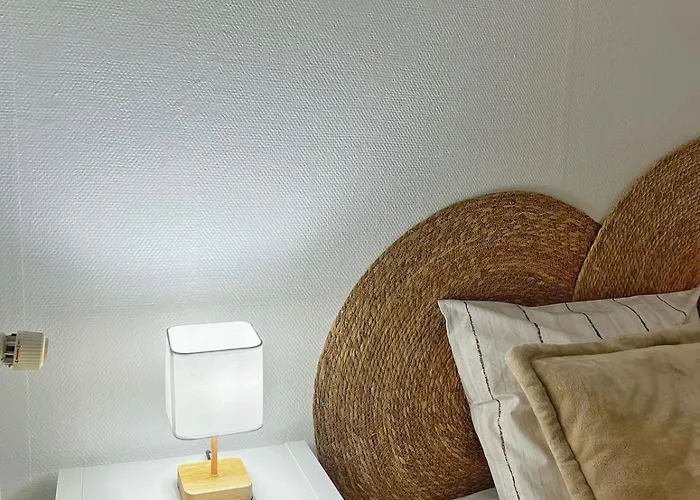 Dom wakacyjny Les Glycines - Maison Familiale Avec Jardin, Entre Nature Et Confort Jou-sous-Monjou