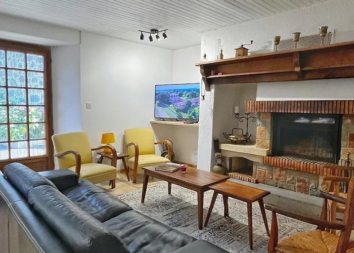 Les Glycines - Maison Familiale Avec Jardin, Entre Nature Et Confort Jou-sous-Monjou