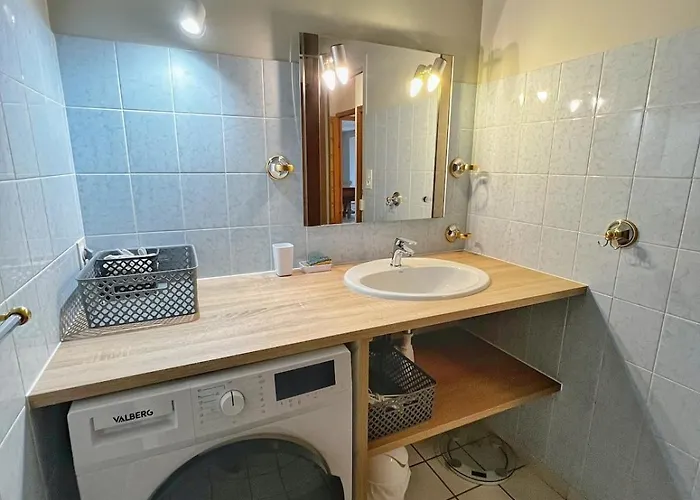 Dom wakacyjny Les Glycines - Maison Familiale Avec Jardin, Entre Nature Et Confort Jou-sous-Monjou