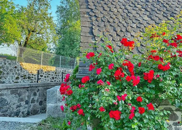 Les Glycines - Maison Familiale Avec Jardin, Entre Nature Et Confort Jou-sous-Monjou